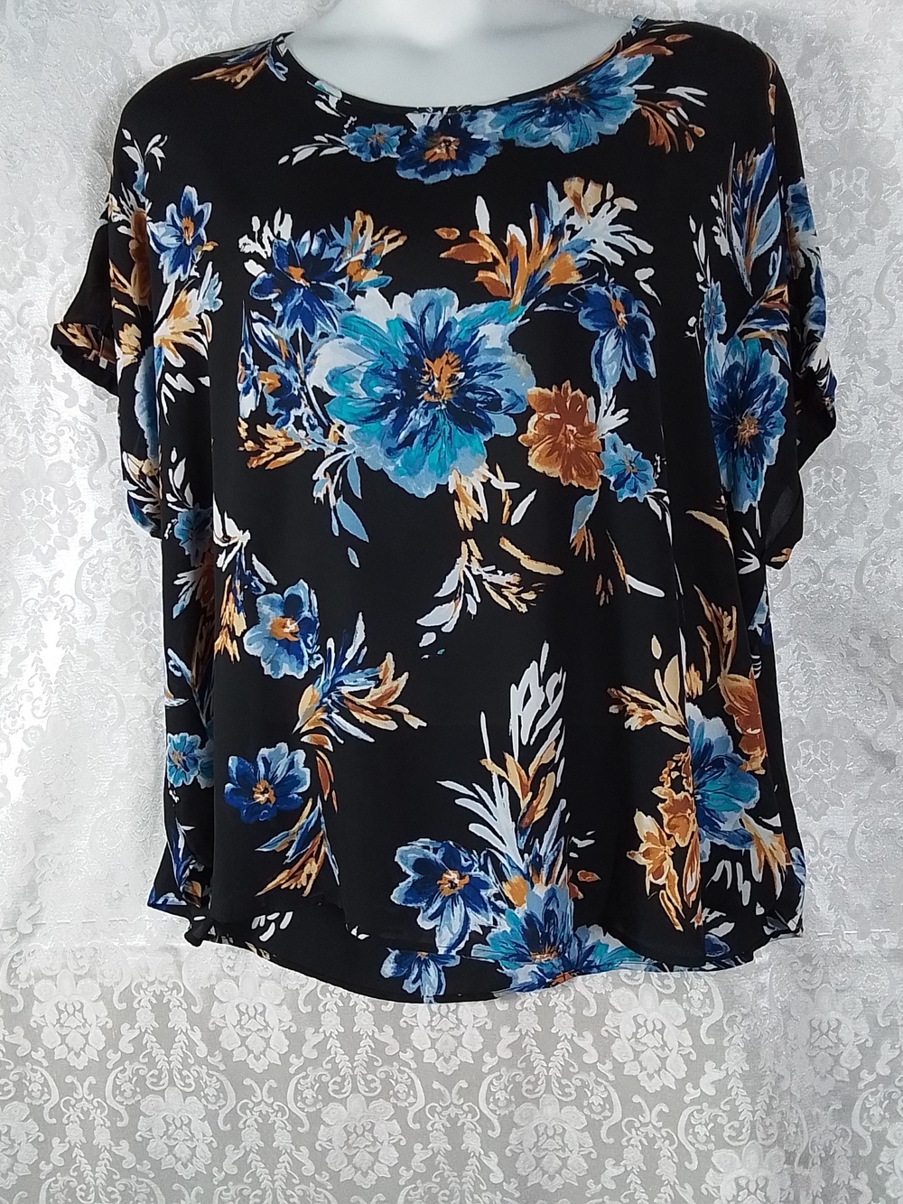 Maurices black floral blouse with blue & tan flowers and back zipper size 4X